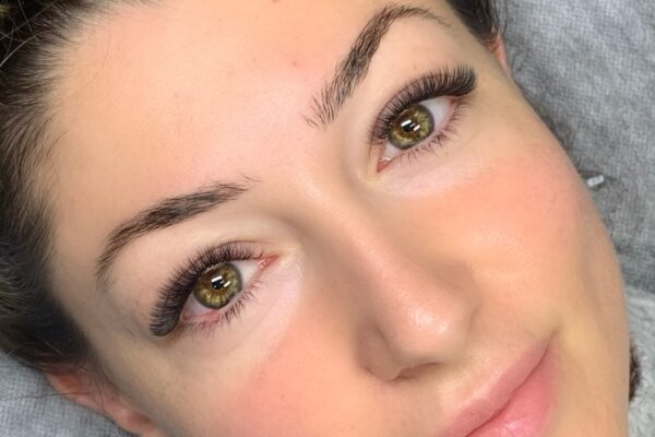 lashed and proud russian volume lashes